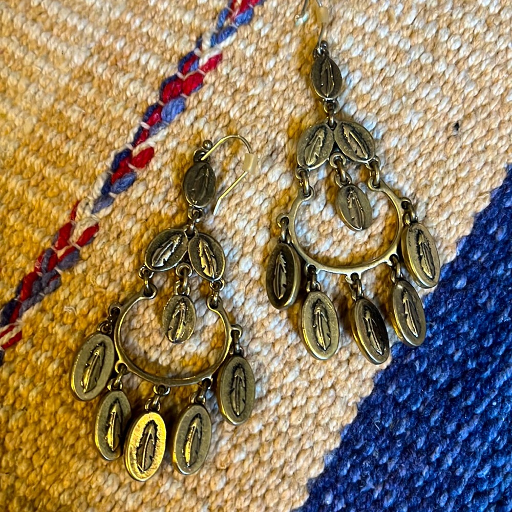 Beautiful Chandelier Style Earings